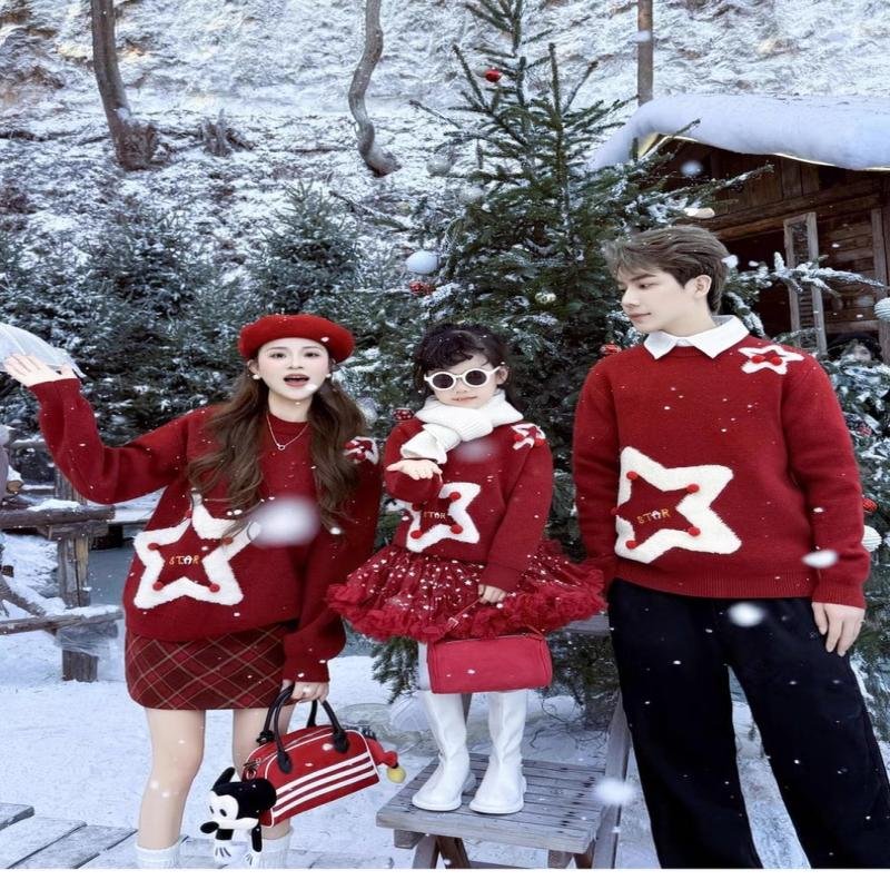 Christmas Family Matching Outfits for a Family of Three or Four, Festive New Year Greetings, 2026 Mother-Daughter and Mother-Son Thick Sweaters